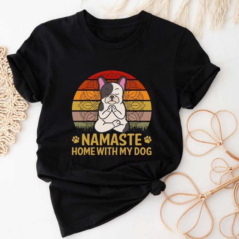 Pilates Yoga Instructor - Camiseta con dibujos animados de perro